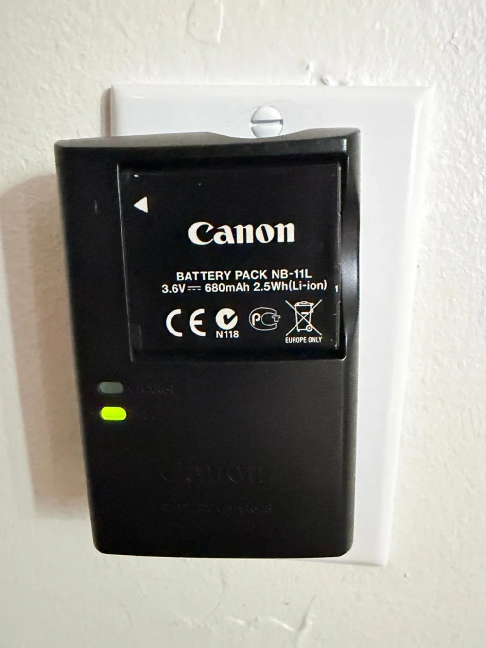 Canon CB 2LD battery charger with NB-11L Rechargeable Camera Battery - Black - Picture 1 of 9